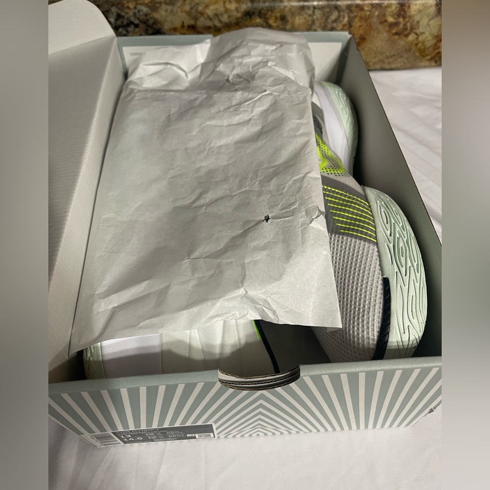 Kyrie Flytrap V Summit White/Black Size 13 Men - image 3